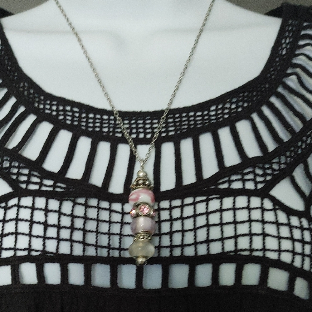 Elegant Pink and Silver Beaded Necklace